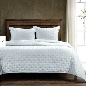 Gorgeous HiEnd Accents Stella Faux Silk Velvety King Size Quilt Set - Ice Blue